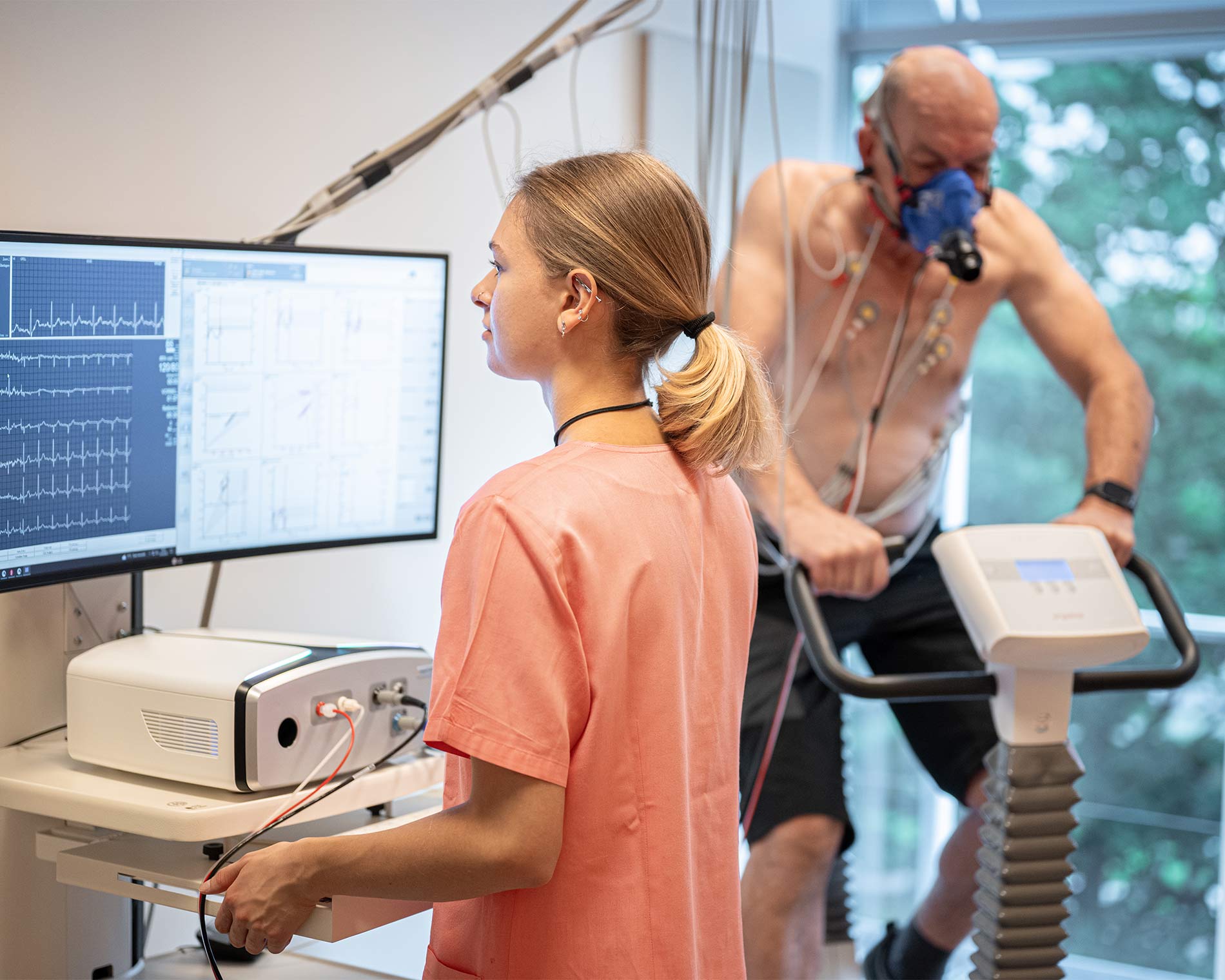 Durchführung von Tests an einem radelnden Patienten